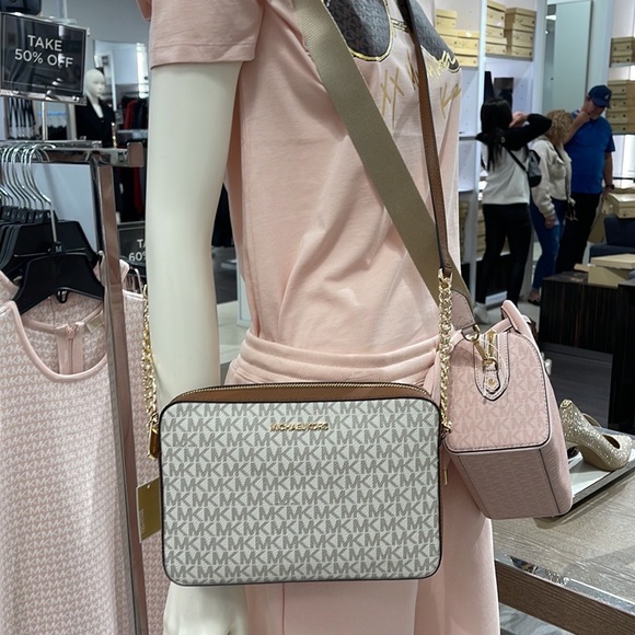 Michael Kors Jet Set Item Large East West Zip Crossbody Vanilla Signature - Picture 2 of 16